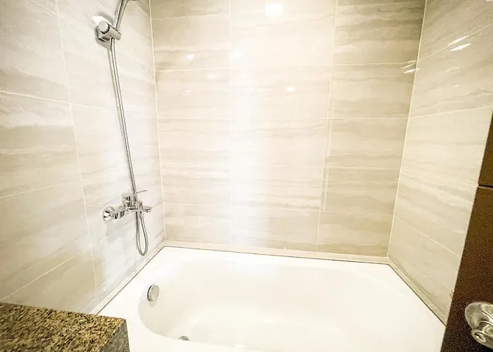 Luxurious 3br In Bay Across Okada Ii 12pax Apartamento Manila