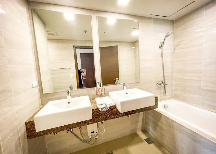 Luxurious 3br In Bay Across Okada Ii 12pax Manila